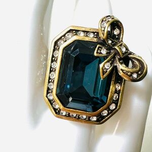 Heidi Daus 🆕 blue bow ring Size 7 with Swarovski crystals